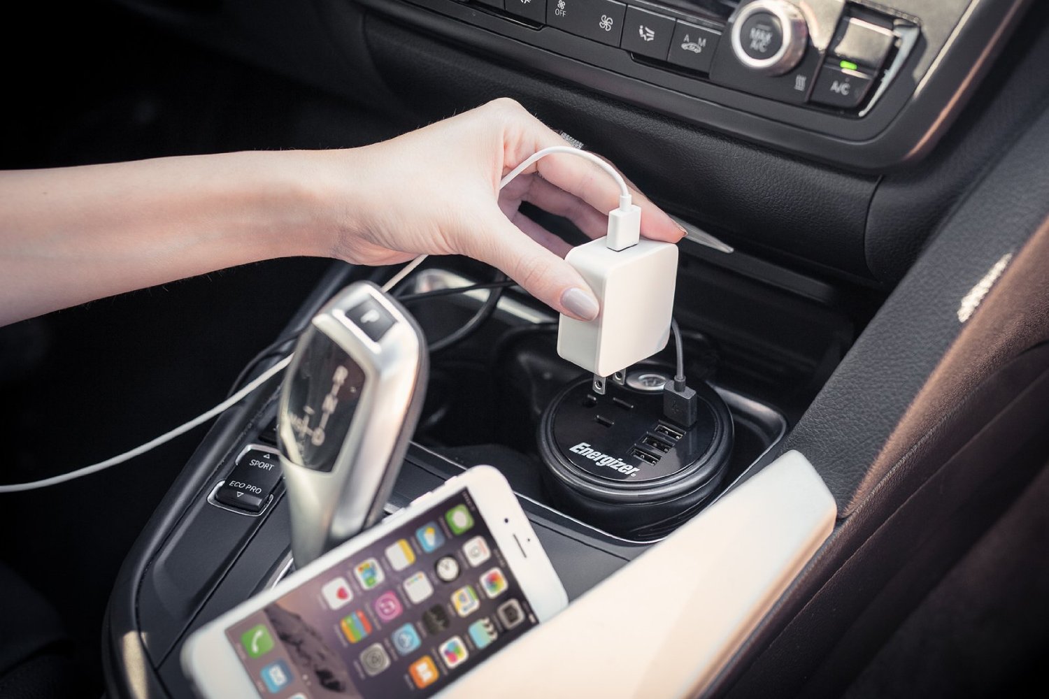 Где в мерседесе зарядить телефон - 92 фото